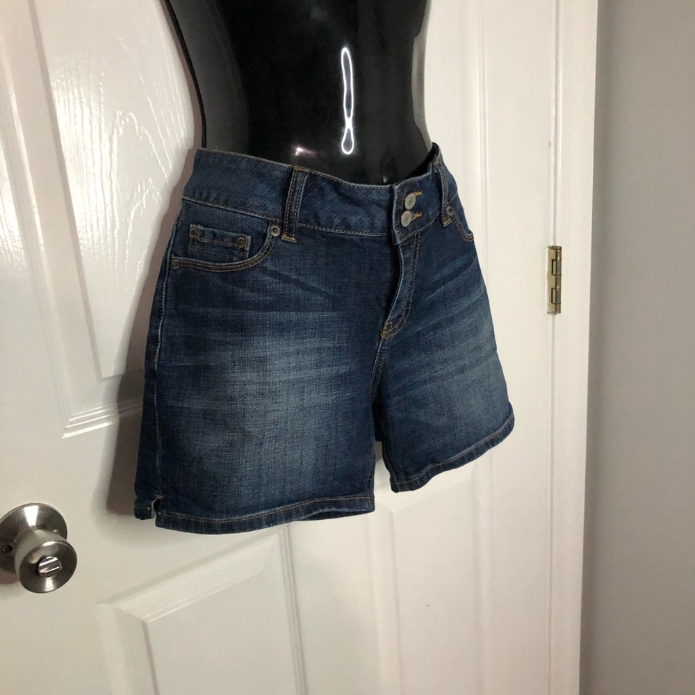 Victoria Secret hipster Jean shorts size 6, no rips or stains